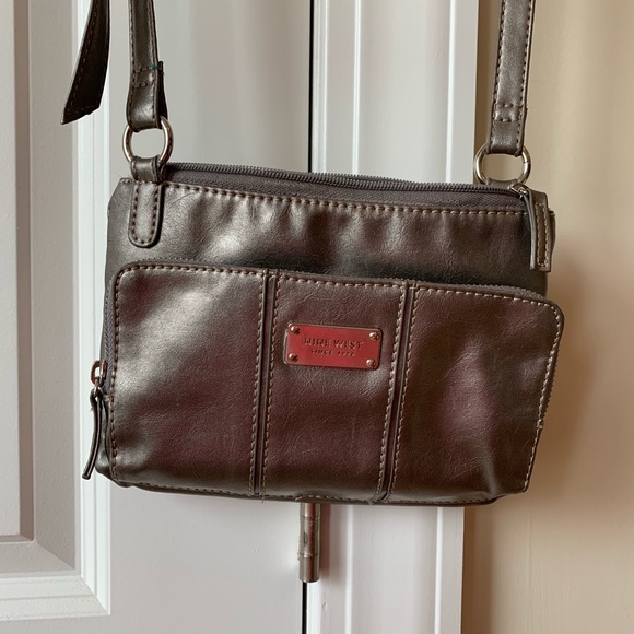 Nine West Small Crossbody bag. - Picture 1 of 5